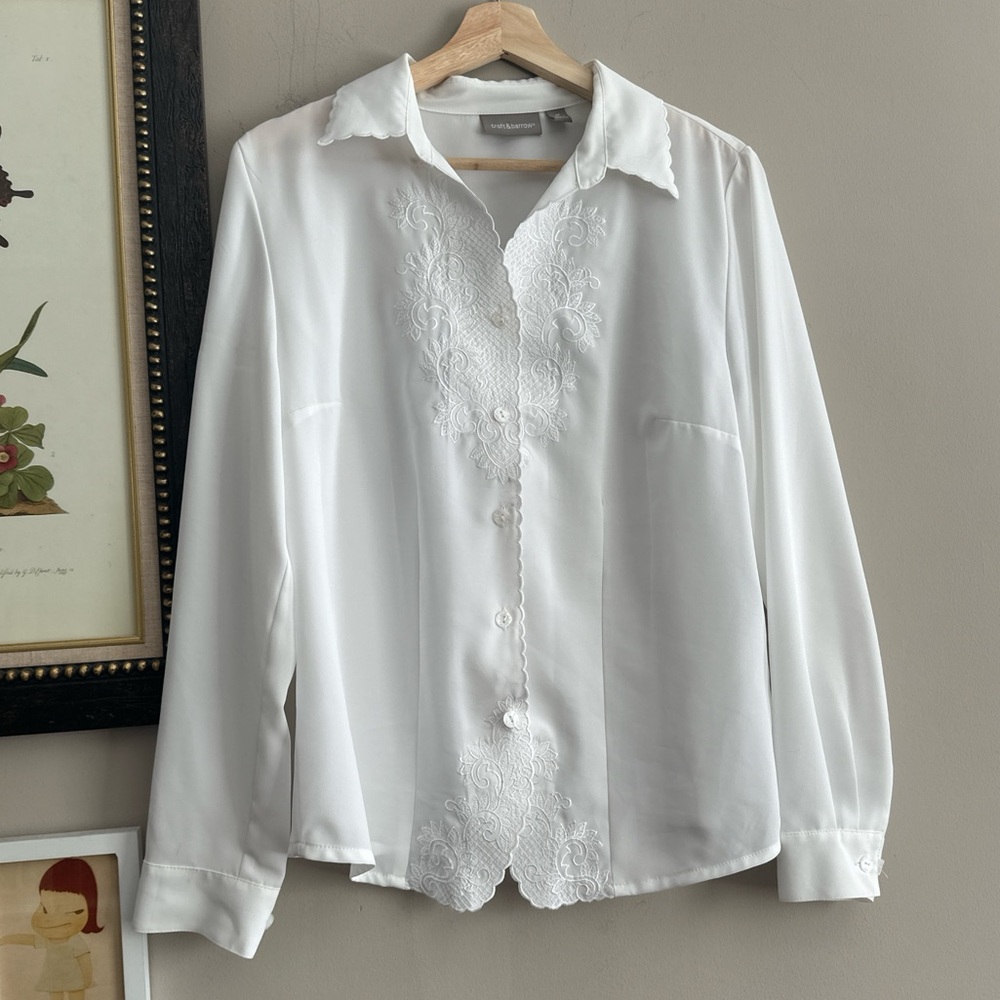 White embroidered top from Croft & Barrow! Size M